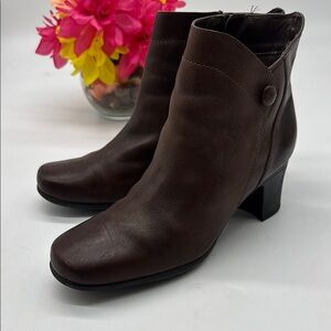 Clarks Brown Ankle Boots with Chunky Heel Size 6 MCA7577H